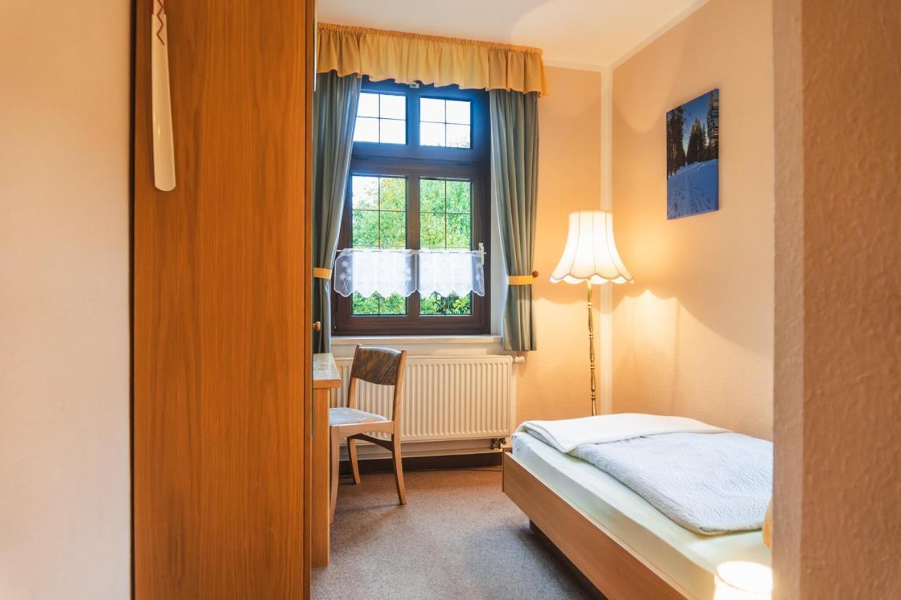 Gasthof Und Pension Hammerschaenke Wildenthal Room photo